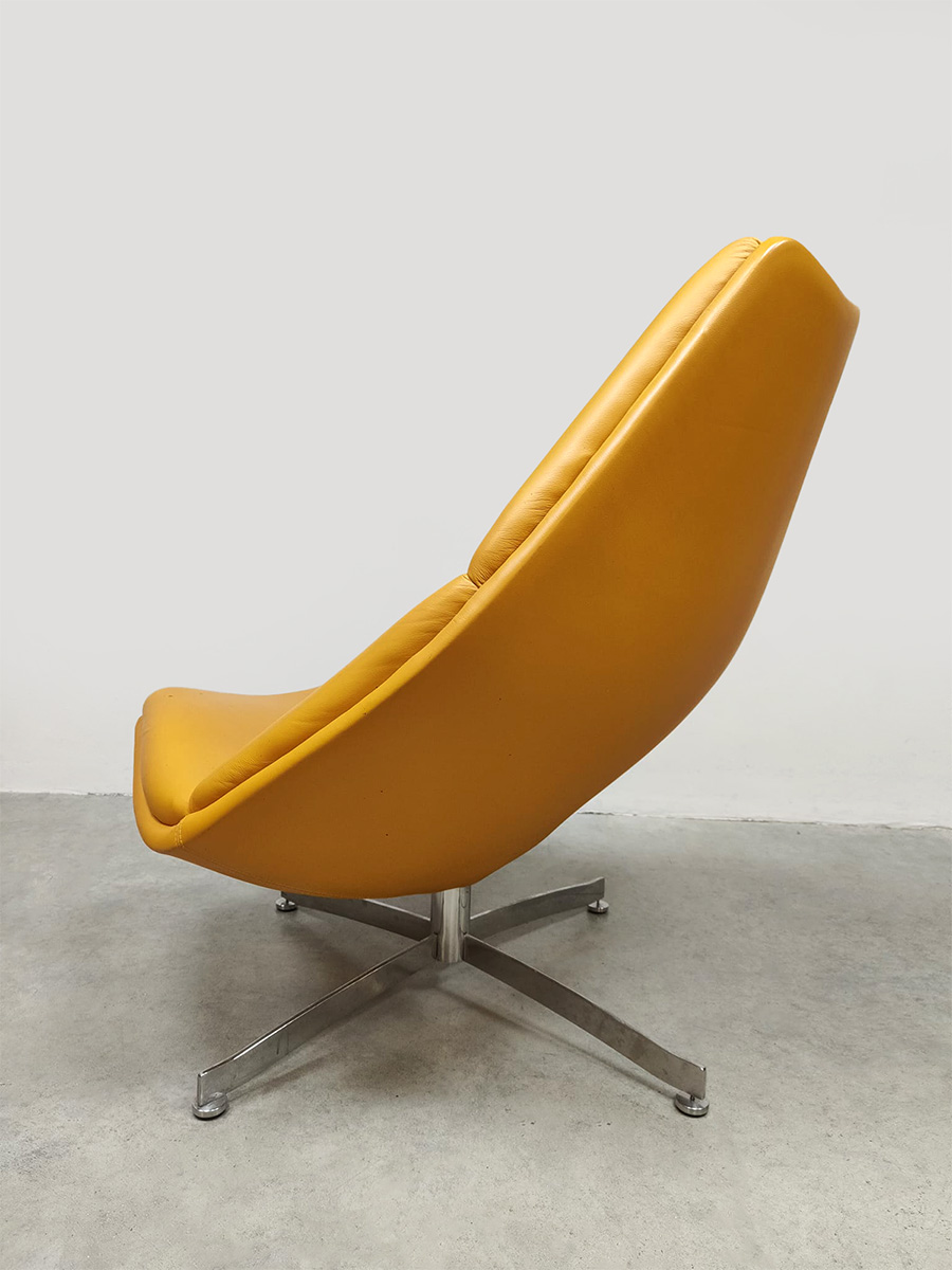 Midcentury Dutch interior design Artifort swivel chair lounge fauteuil Geoffrey Harcourt F511