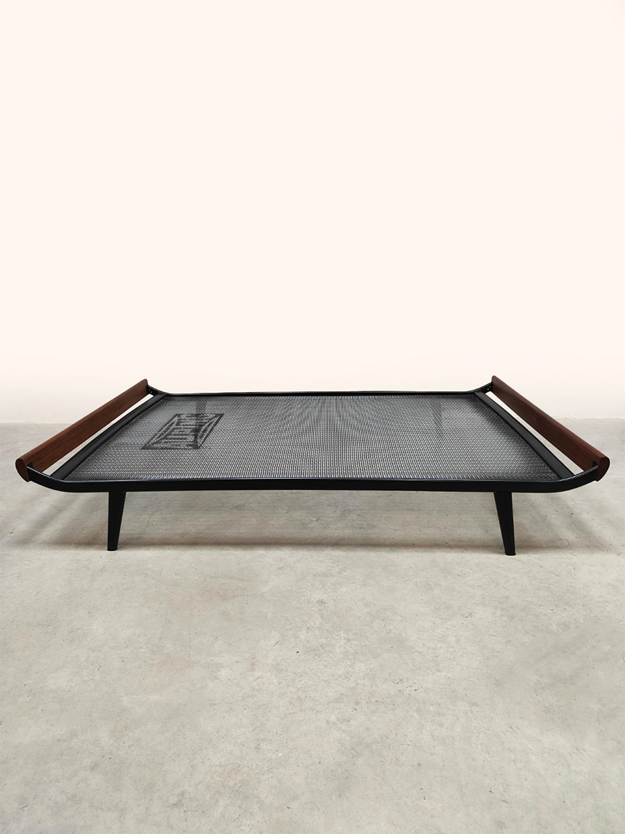 Vintage Dutch design Cleopatra 2 person daybed sofa A.R Cordemeijer Auping