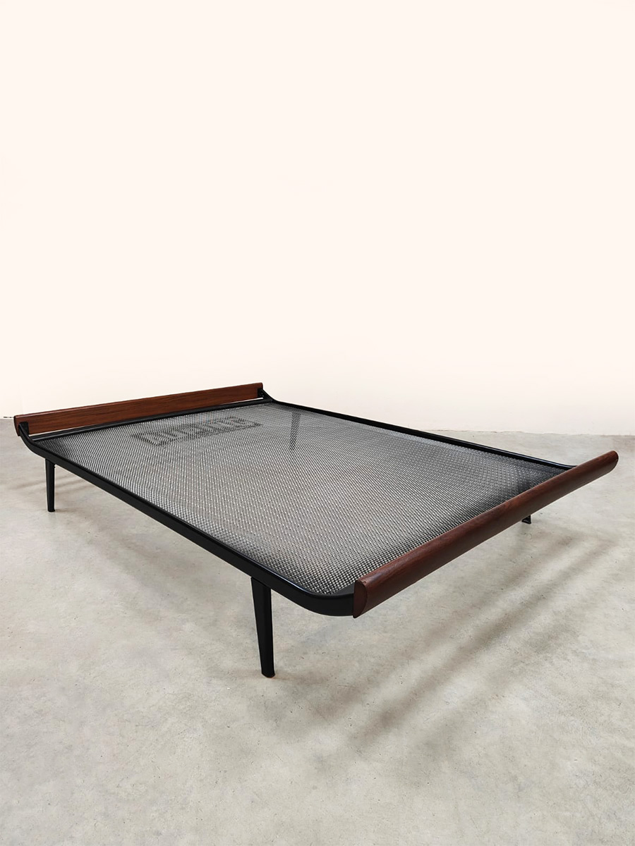 Vintage Dutch design Cleopatra 2 person daybed sofa A.R Cordemeijer Auping