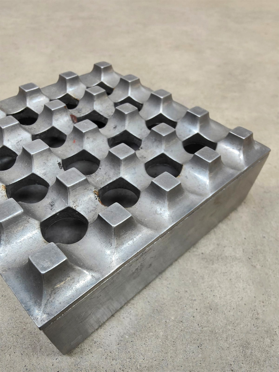 Vintage Swedish design aluminum Ultima ashtray asbak Holger Bäckström & Bo Ljungberg for Diverse Ting 1960s Vintage Swedish design aluminum Ultima ashtray asbak Holger Bäckström & Bo Ljungberg for Diverse Ting 1960s