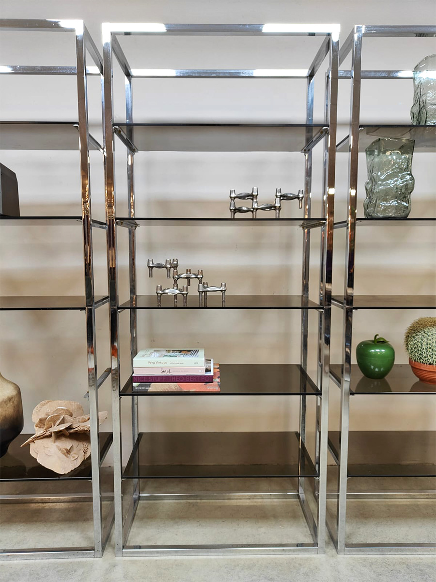 Midcentury interior design chrome & smoked glass cabinet bookcase chromen boekenkast roomdivider 'Mad men style'