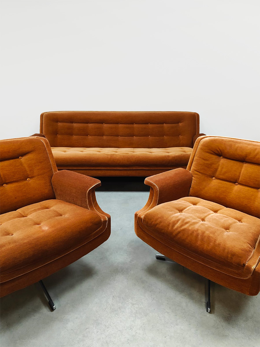 Midcentury furniture design lounge swivel arm chairs & sofa draaifauteuils & bank 'Mad men style'