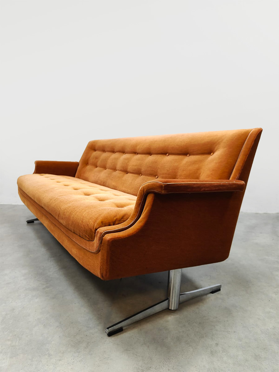 Vintage interior design lounge swivel arm chairs & sofa draaifauteuils & bank 'Mad men style'