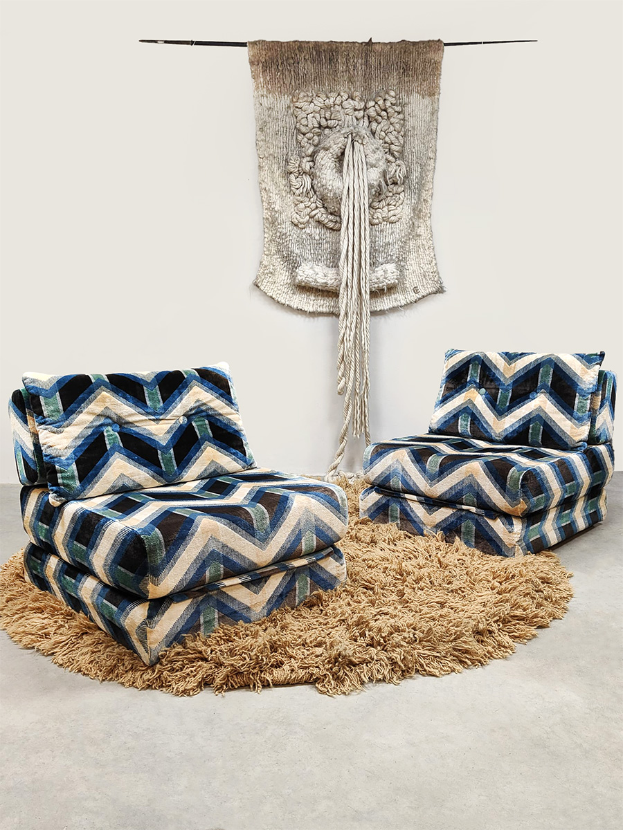 Vintage interior styling 2 seater sofa daybed lounge chairs bank fauteuils 'Geometric pattern' 3