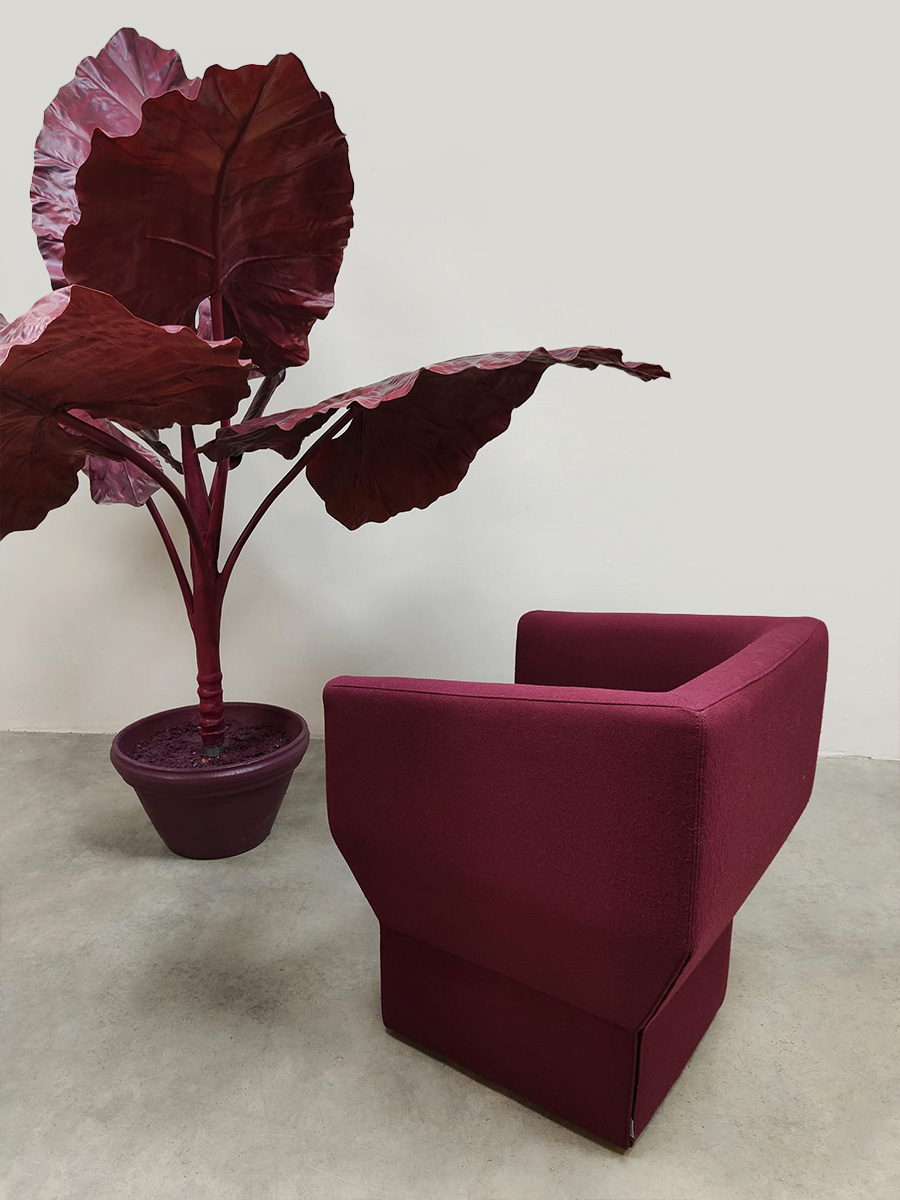 Midcentury interior design geometric lounge chair fauteuil Walter Knoll 1990