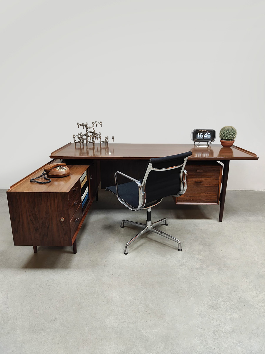 Midcentury interior design model 209 executive desk bureau Arne Vodder for Sibast 1955