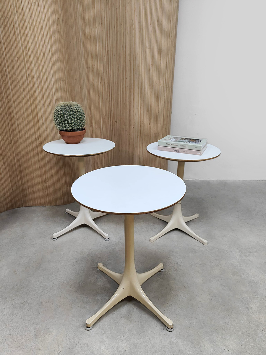 Vintage design swag leg side tables bijzettafels George Nelson for Herman Miller 'White'