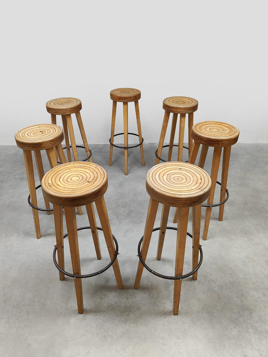 Vintage design wooden barstools 'Swirl'