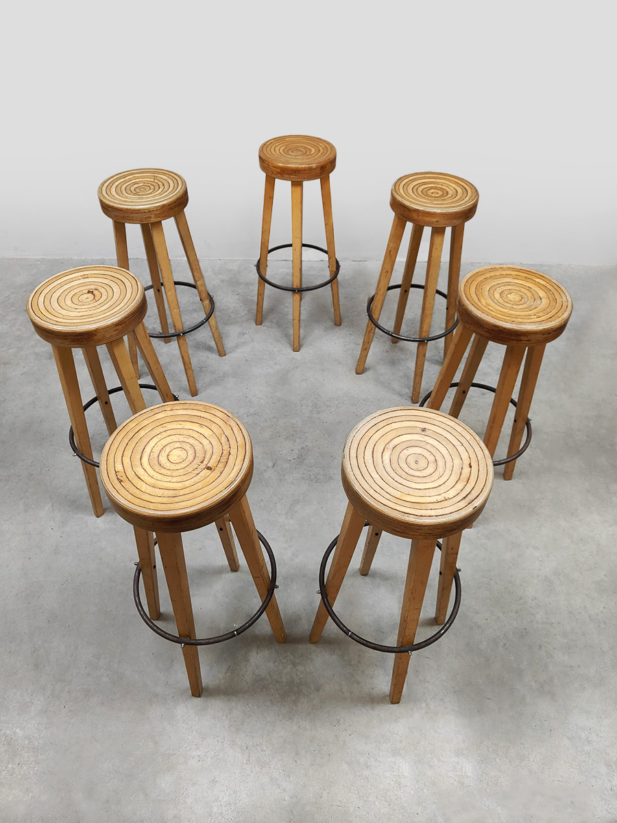 Vintage design wooden barstools 'Swirl'