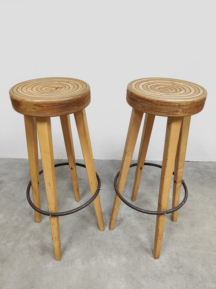 Vintage design wooden barstools 'Swirl'