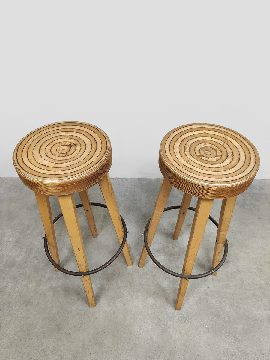 Vintage design wooden barstools 'Swirl'
