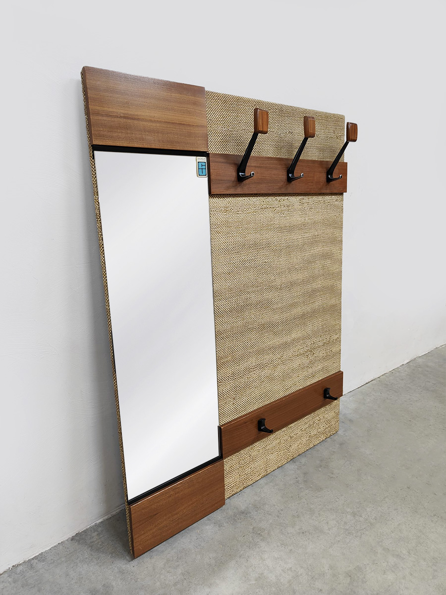 Midcentury interior design wall coat rack hall wardrobe wandkapstok 1960