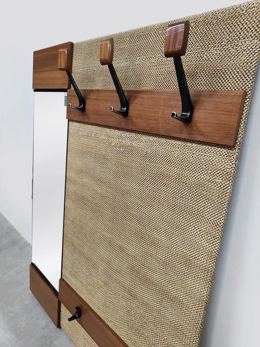 Midcentury interior design wall coat rack hall wardrobe wandkapstok 1960