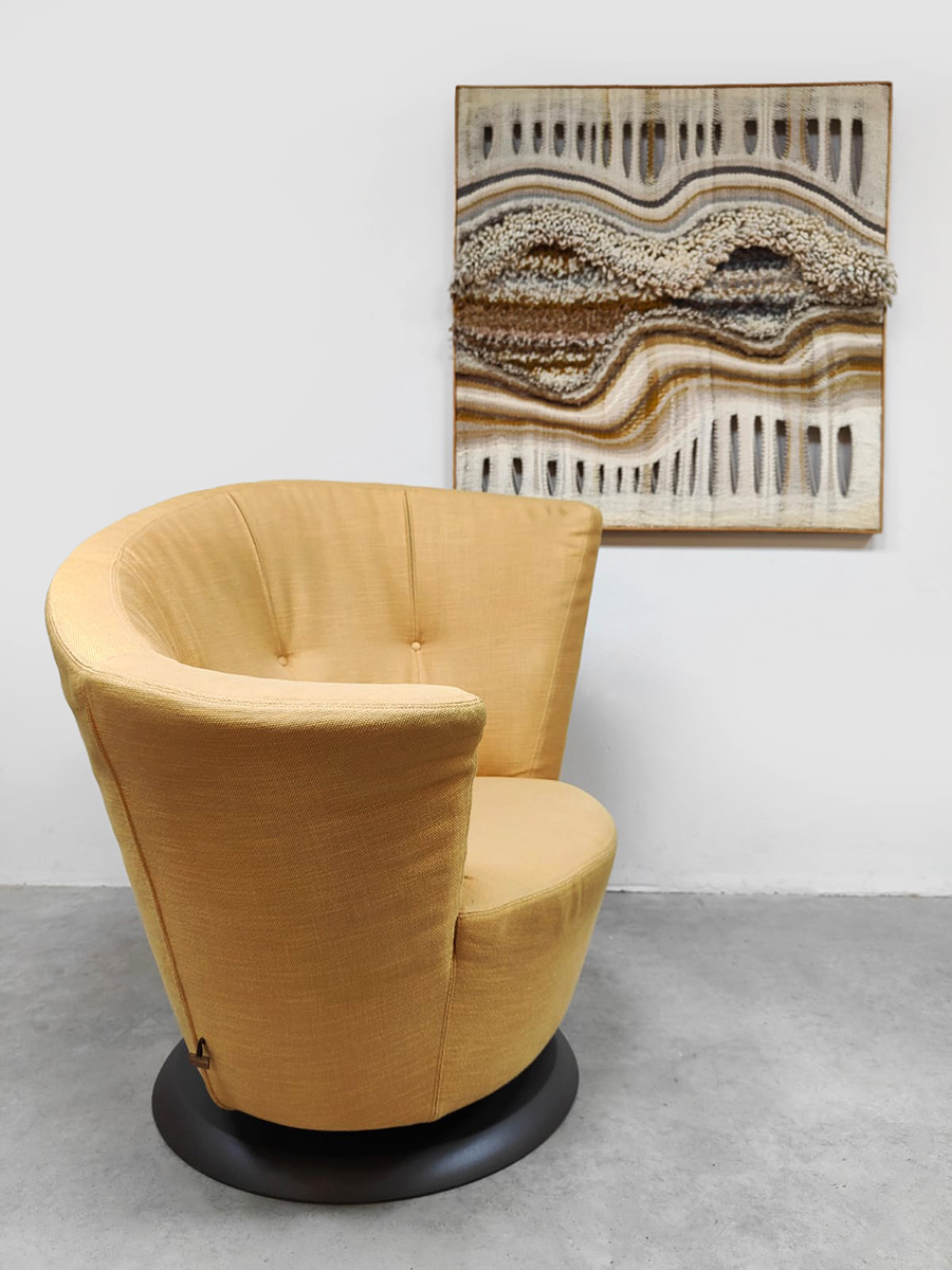 Italian furniture styling Arabella swivel lounge chair draaifauteuil Massimo Scolari for Giorgetti Italian furniture styling Arabella swivel lounge chair draaifauteuil Massimo Scolari for Giorgetti