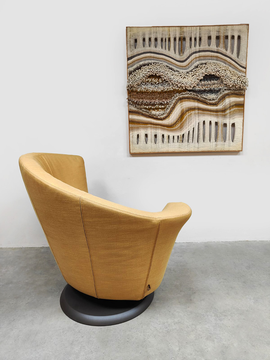 Italian design Arabella swivel lounge chair draaifauteuil Massimo Scolari for Giorgetti Italian design Arabella swivel lounge chair draaifauteuil Massimo Scolari for Giorgetti