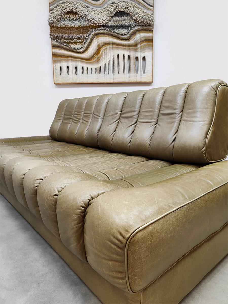 Midcentury interior design DS-85 leather daybed sofa leren slaapbank bank De Sede 1980s