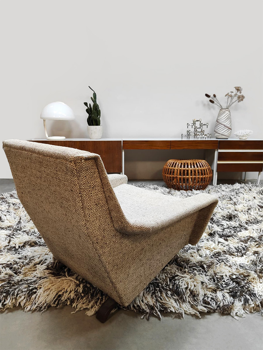 Vintage interior design Danish armchair Deense lounge fauteuil 1970 ‘Asymmetrical’