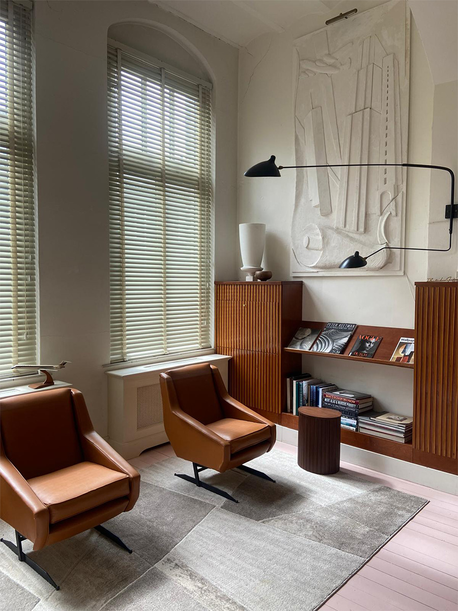 Vintage Italian cognac design lounge chairs Italiaanse fauteuils 'Hermes style'