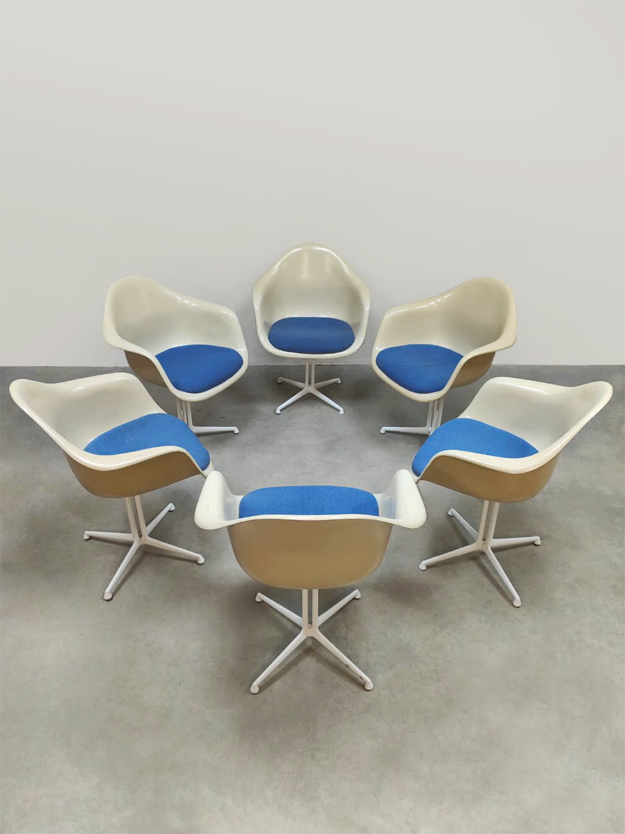 Vintage furniture design fiberglass la Fonda chairs dining set stoelen eetkamerset Charles & Ray Eames Herman Miller