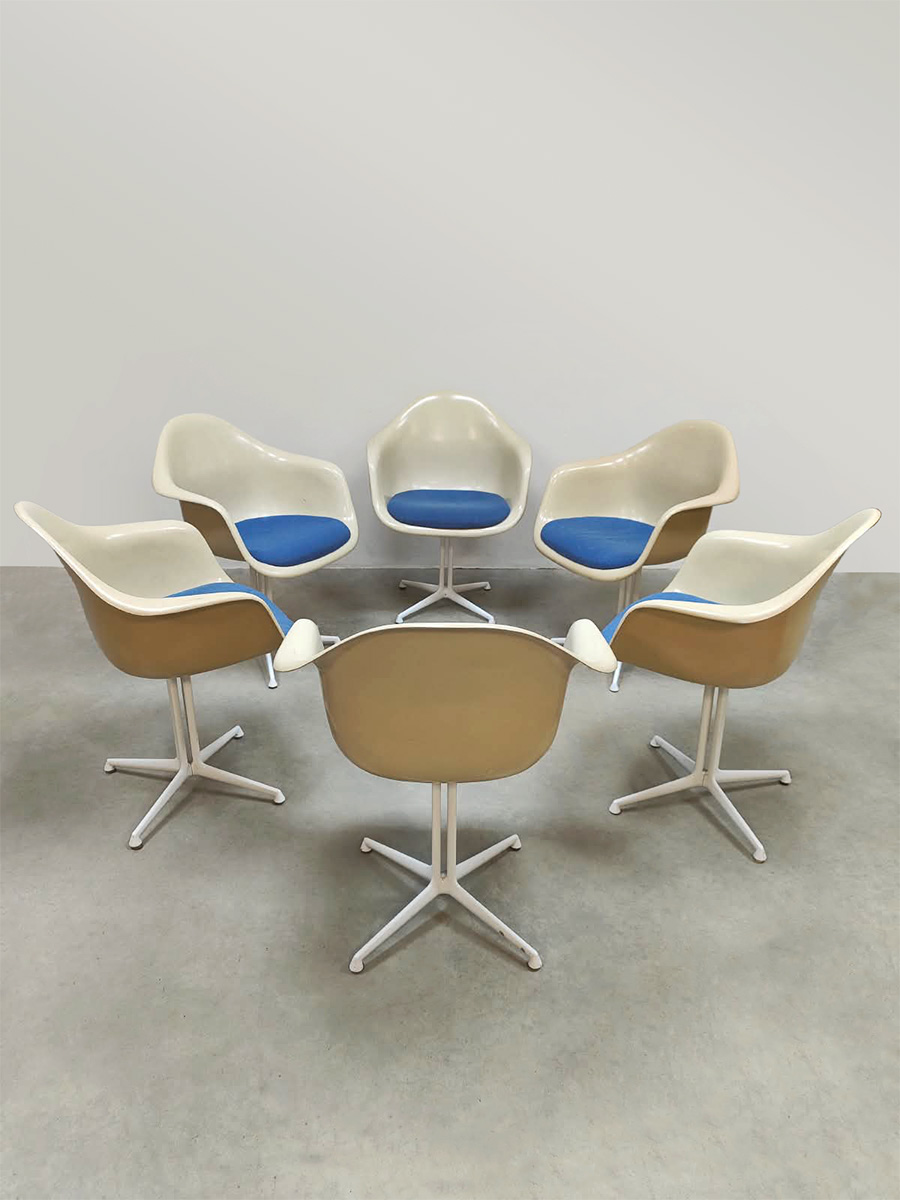 Midcentury interior design fiberglass la Fonda chairs dining set stoelen eetkamerset Charles & Ray Eames Herman Miller