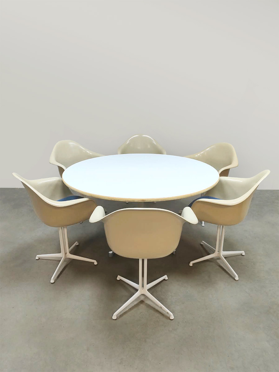 Vintage furniture design fiberglass la Fonda chairs dining set stoelen eetkamerset Charles & Ray Eames Herman Miller