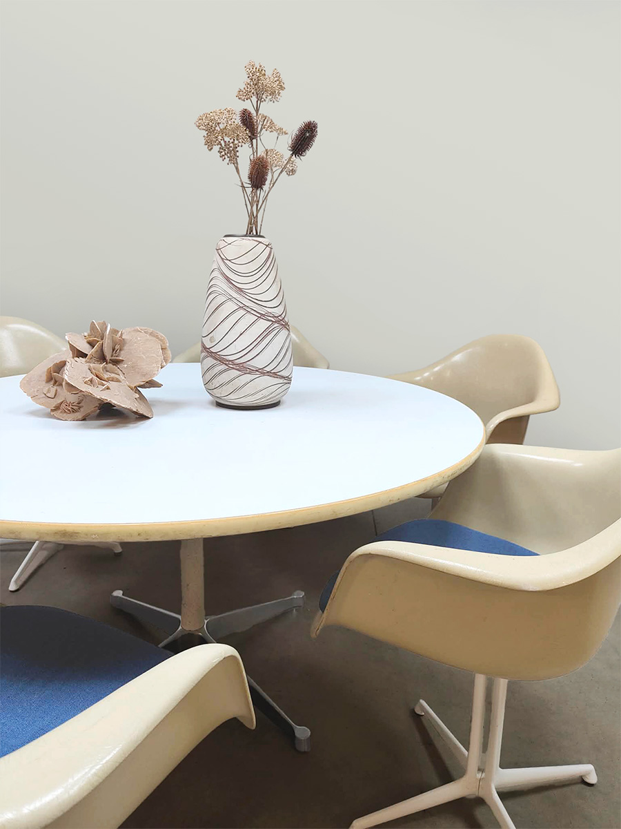 Vintage furniture design fiberglass la Fonda chairs dining set stoelen eetkamerset Charles & Ray Eames Herman Miller