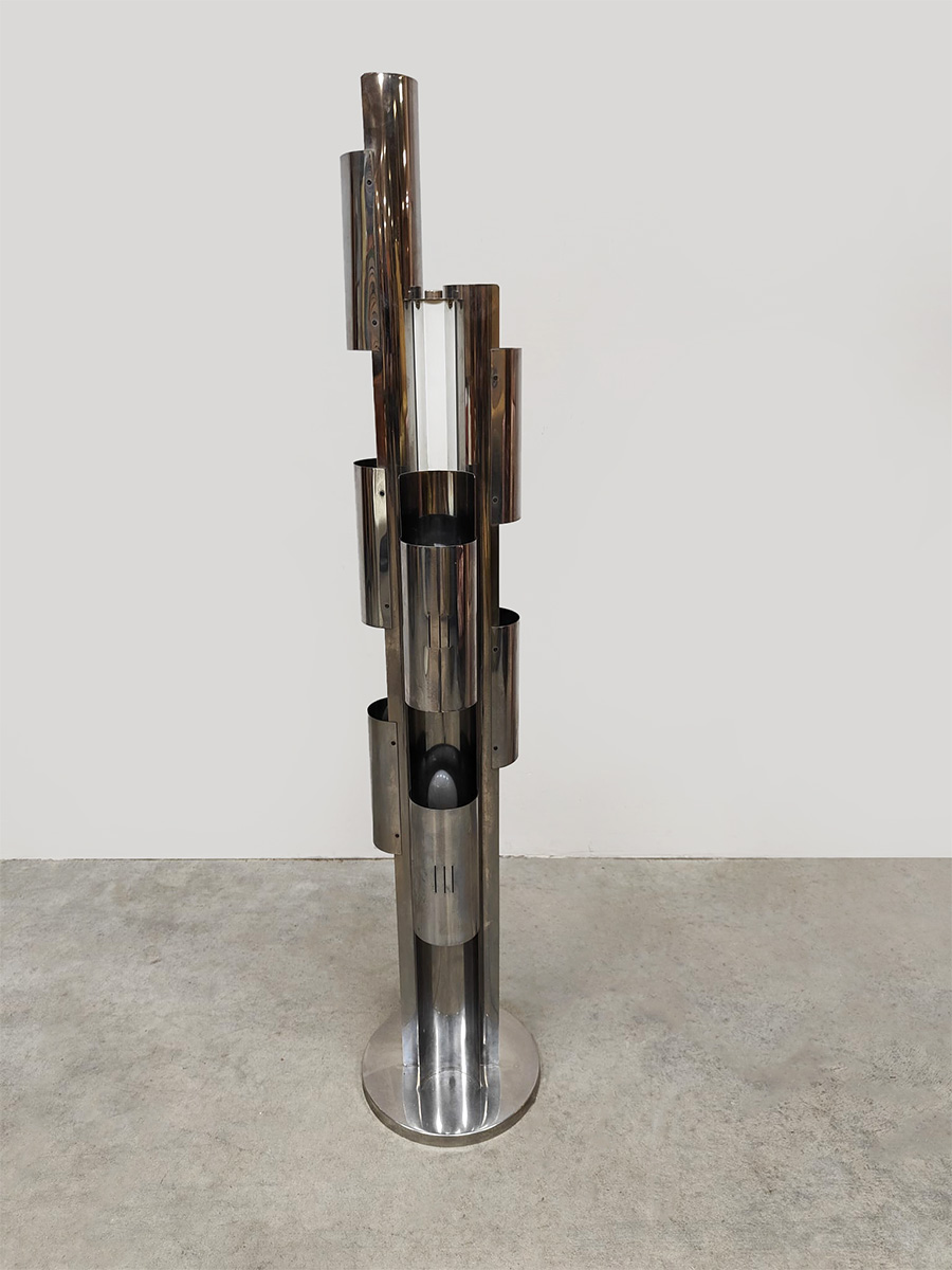 Italian vintage design chrome metal floorlamp Italiaanse chromen vloerlamp 1970 Italian vintage design chrome metal floorlamp Italiaanse chromen vloerlamp 1970