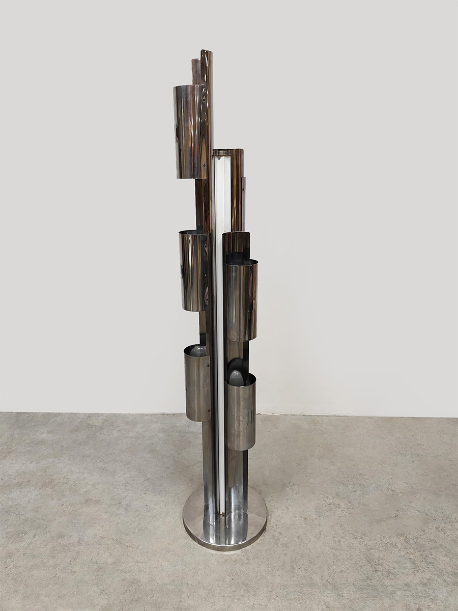 Italian vintage light design chrome metal floorlamp Italiaanse chromen vloerlamp 1970 Italian vintage light design chrome metal floorlamp Italiaanse chromen vloerlamp 1970