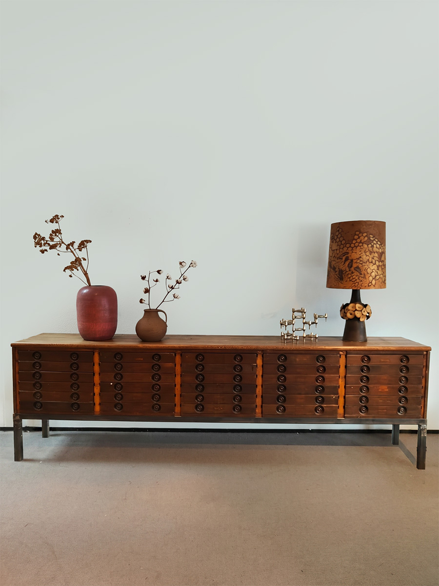 Spanish vintage brutalist oak chest of drawers sideboard cabinet dressoir Spanish vintage brutalist oak chest of drawers sideboard cabinet dressoir