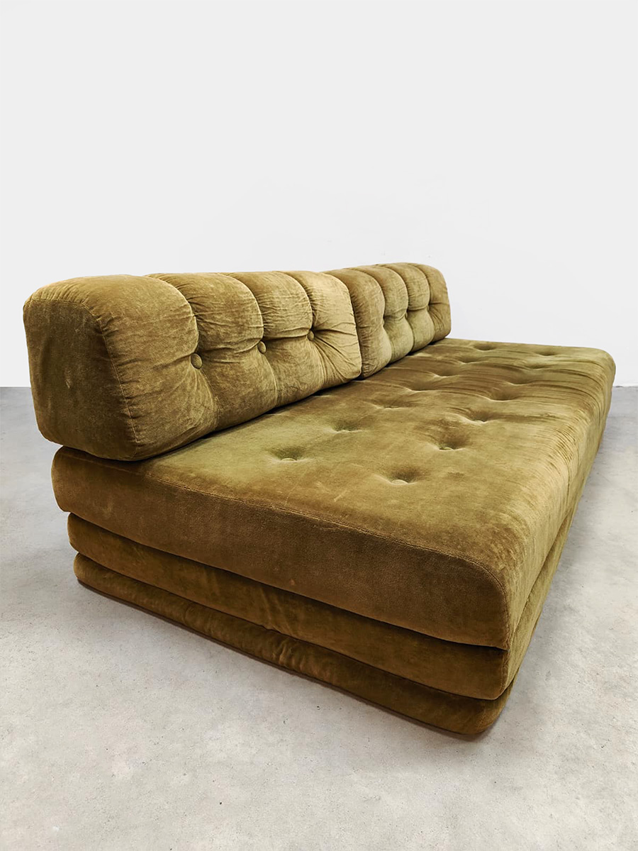 Vintage furniture design convertible sofa daybed double bed velours lounge bank ‘Green velvet’ Vintage furniture design convertible sofa daybed double bed velours lounge bank ‘Green velvet’