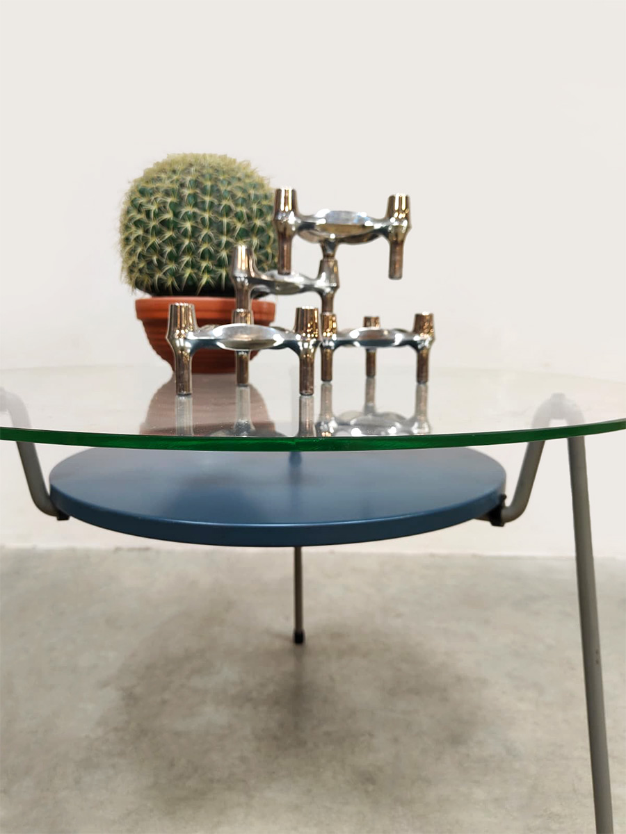 Vintage design 'Mug' model 535 coffee table salontafel Wim Rietveld Gispen 1953 Vintage design 'Mug' model 535 coffee table salontafel Wim Rietveld Gispen 1953