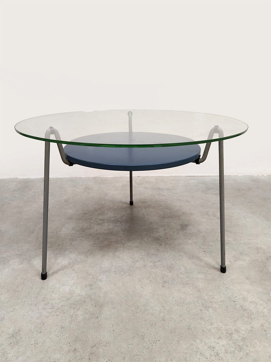 Vintage design 'Mug' model 535 coffee table salontafel Wim Rietveld Gispen 1953 Vintage design 'Mug' model 535 coffee table salontafel Wim Rietveld Gispen 1953
